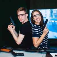 Стрельба в тире для пары (50 выстрелов) -  Подарочные сертификаты и подарки-впечатления | Интернет-магазин Fun-Berry, Новосибирск